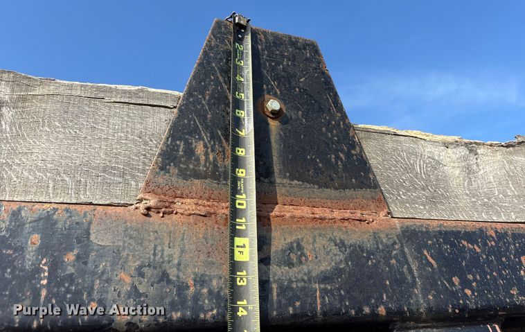 image for item ET7482 2000 International 4900 Dump truck