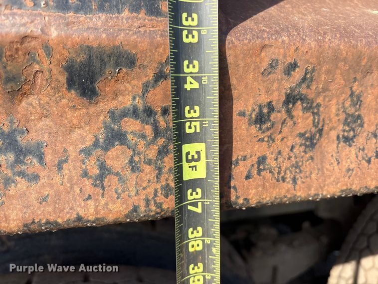 image for item ET7482 2000 International 4900 Dump truck