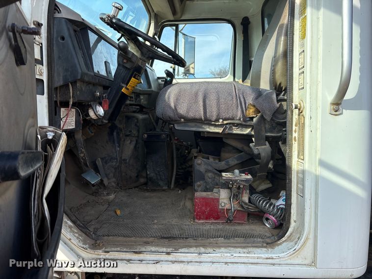 image for item ET7482 2000 International 4900 Dump truck