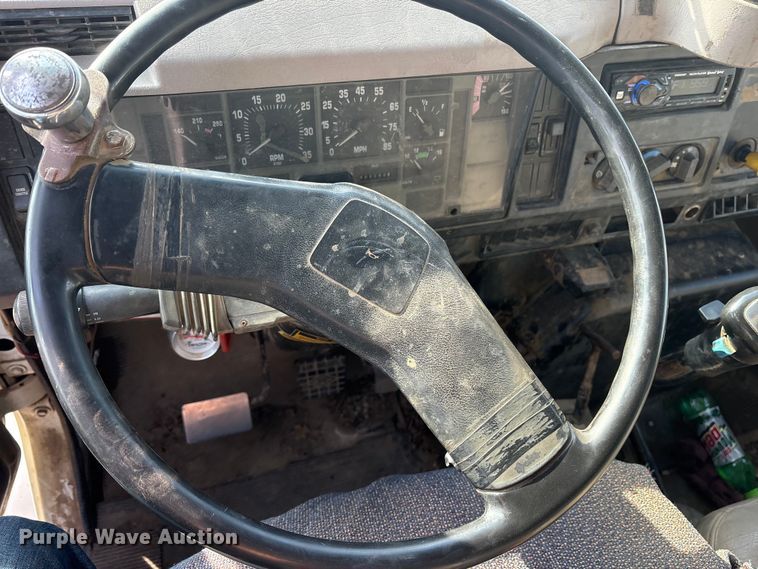 image for item ET7482 2000 International 4900 Dump truck