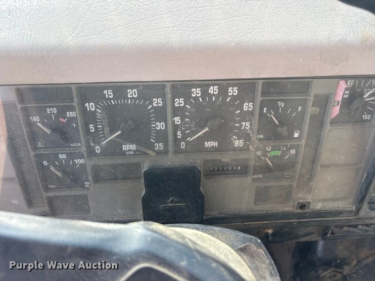 image for item ET7482 2000 International 4900 Dump truck