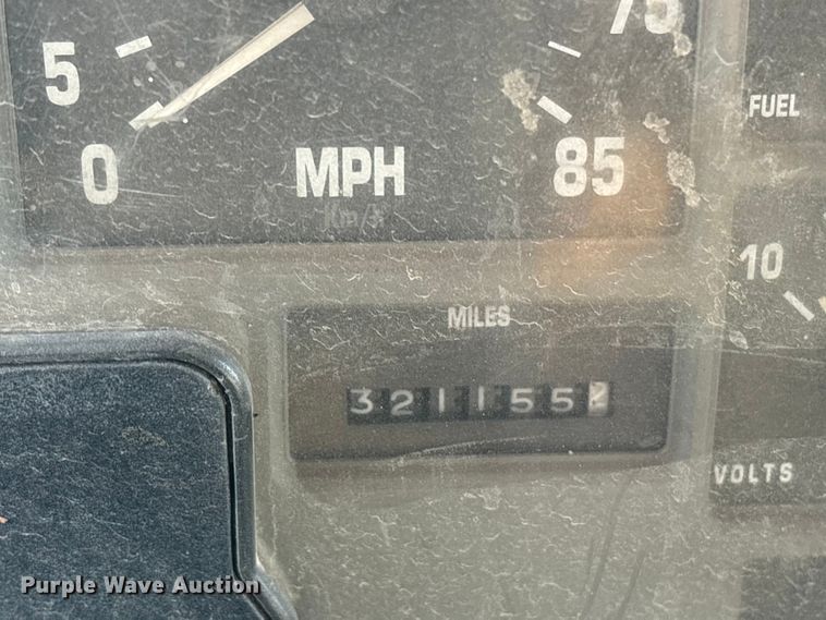 image for item ET7482 2000 International 4900 Dump truck