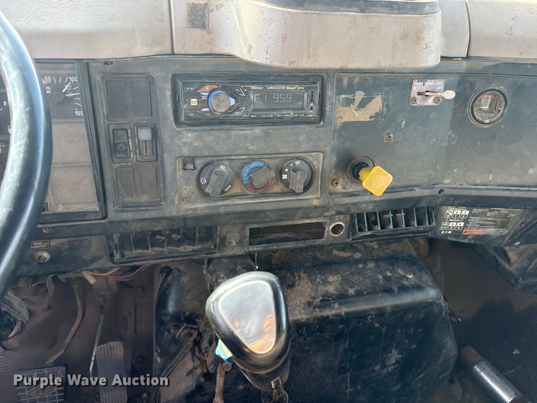 image for item ET7482 2000 International 4900 Dump truck