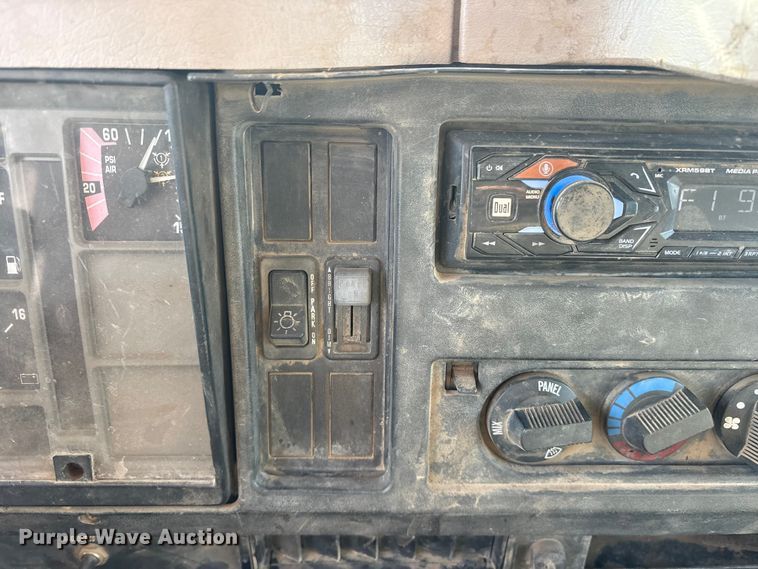 image for item ET7482 2000 International 4900 Dump truck