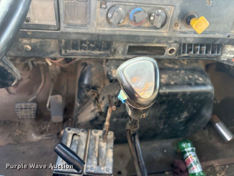 image for item ET7482 2000 International 4900 Dump truck