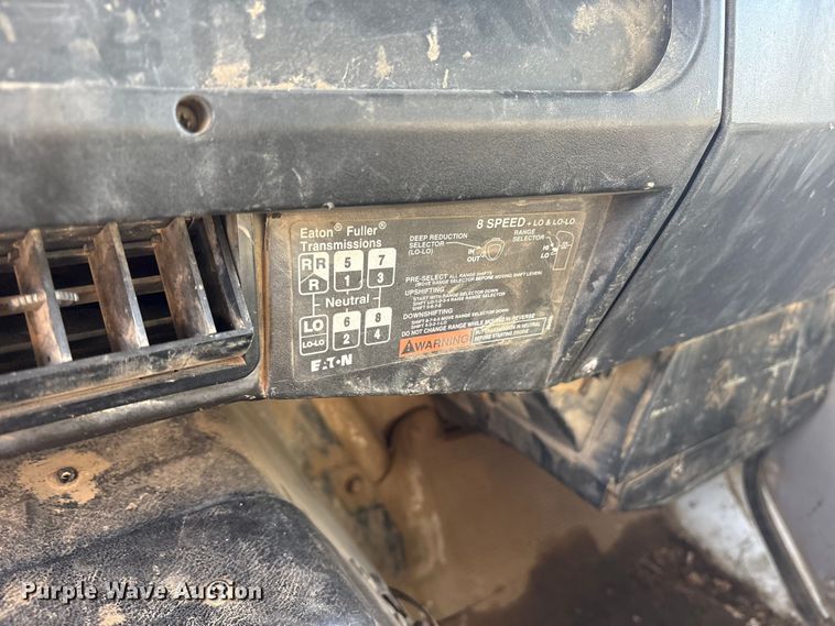 image for item ET7482 2000 International 4900 Dump truck