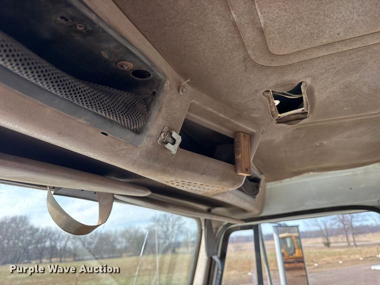 image for item ET7482 2000 International 4900 Dump truck