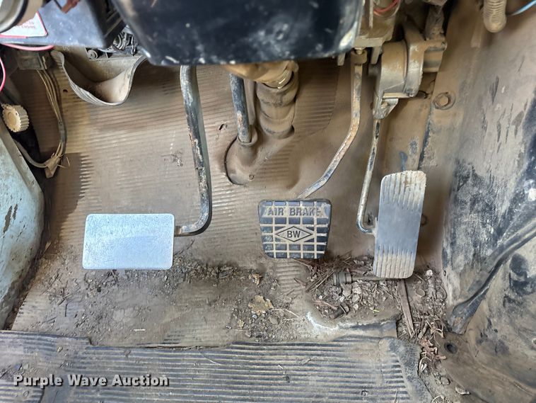 image for item ET7482 2000 International 4900 Dump truck