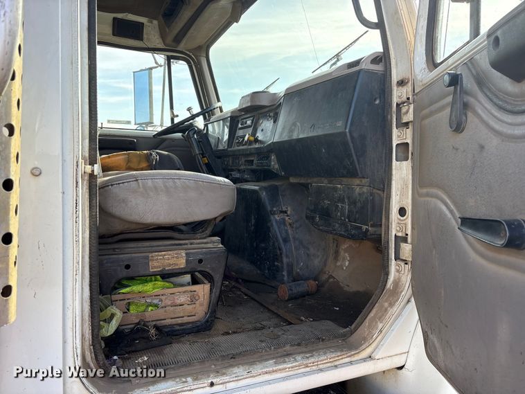 image for item ET7482 2000 International 4900 Dump truck