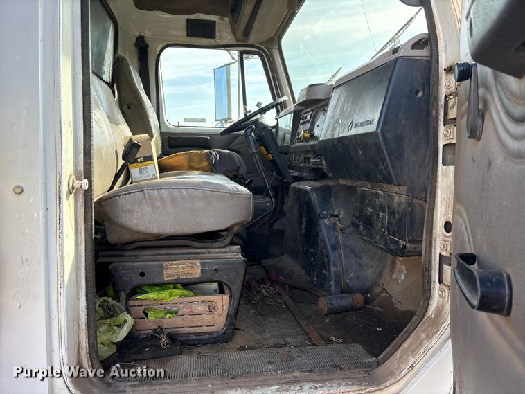 image for item ET7482 2000 International 4900 Dump truck