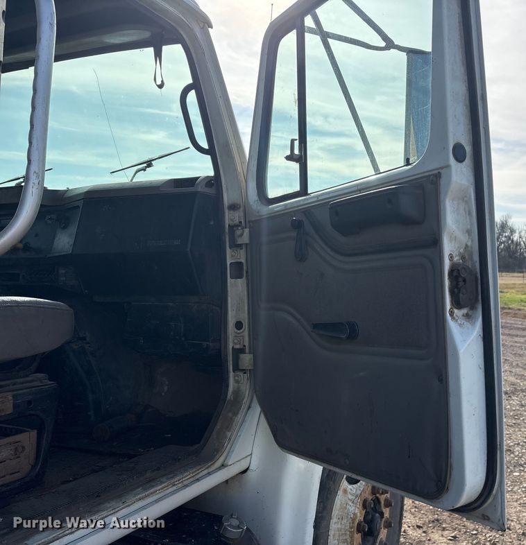 image for item ET7482 2000 International 4900 Dump truck