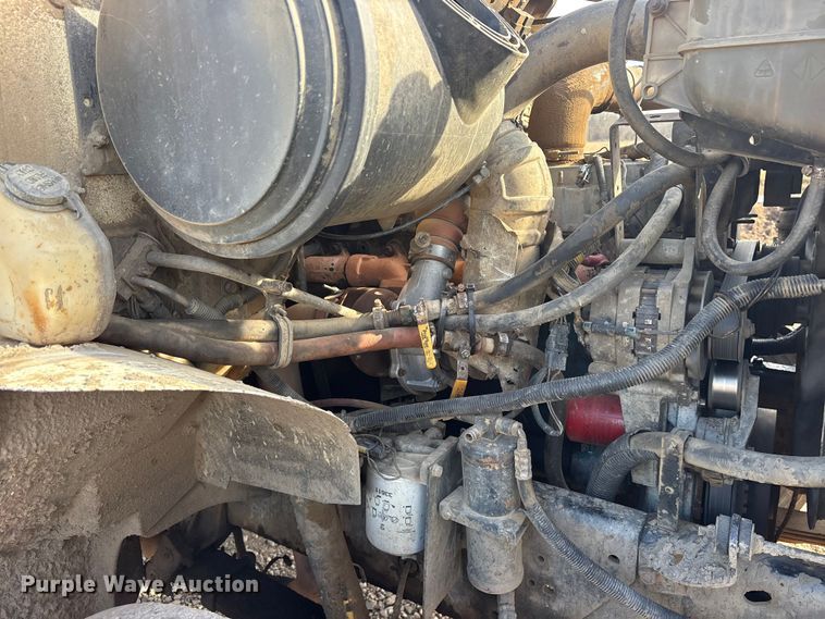 image for item ET7482 2000 International 4900 Dump truck