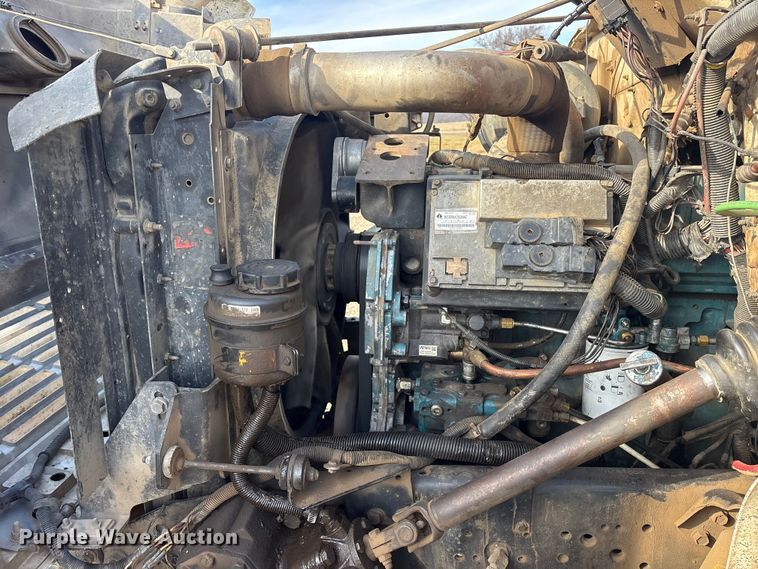 image for item ET7482 2000 International 4900 Dump truck