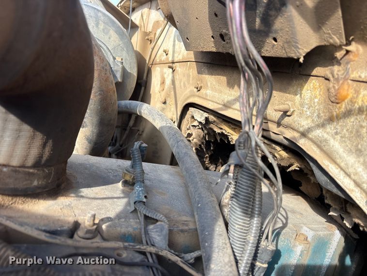 image for item ET7482 2000 International 4900 Dump truck