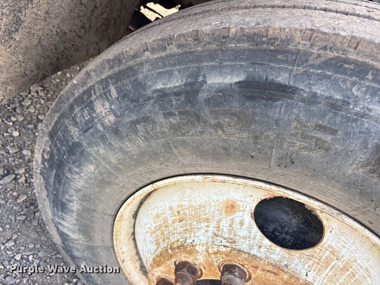 image for item ET7482 2000 International 4900 Dump truck