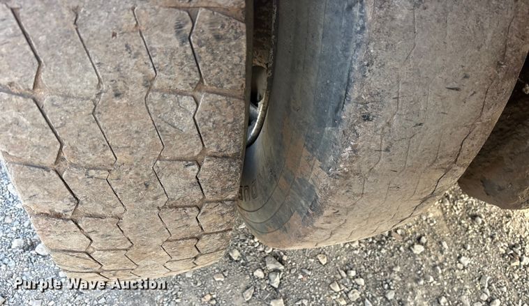 image for item ET7482 2000 International 4900 Dump truck