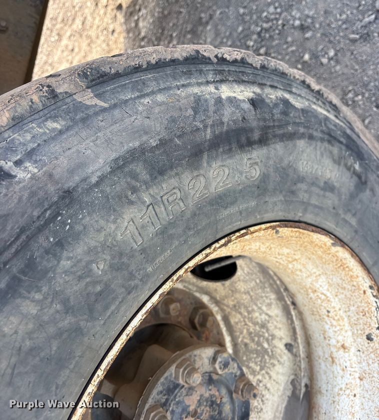 image for item ET7482 2000 International 4900 Dump truck