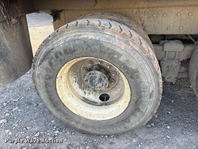 image for item ET7482 2000 International 4900 Dump truck