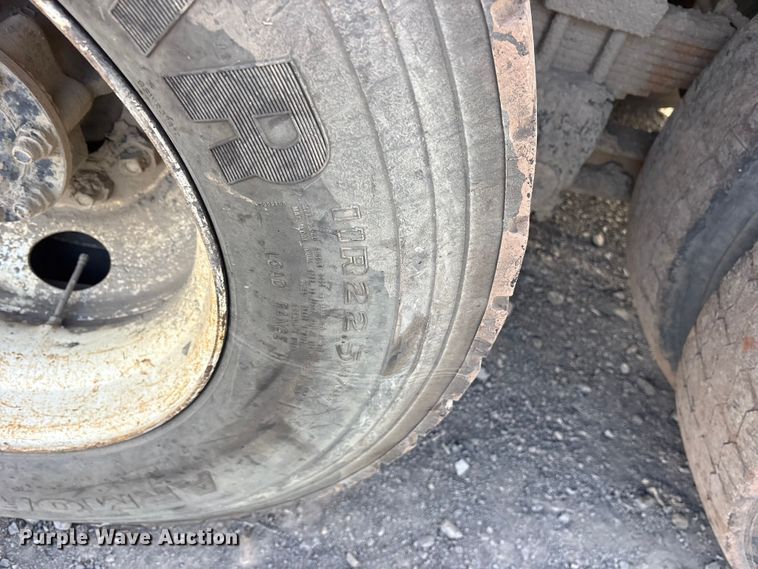 image for item ET7482 2000 International 4900 Dump truck