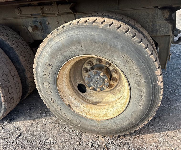 image for item ET7482 2000 International 4900 Dump truck