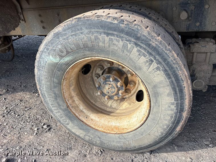 image for item ET7482 2000 International 4900 Dump truck