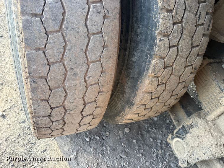 image for item ET7482 2000 International 4900 Dump truck