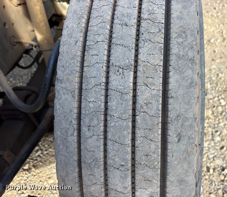 image for item ET7482 2000 International 4900 Dump truck