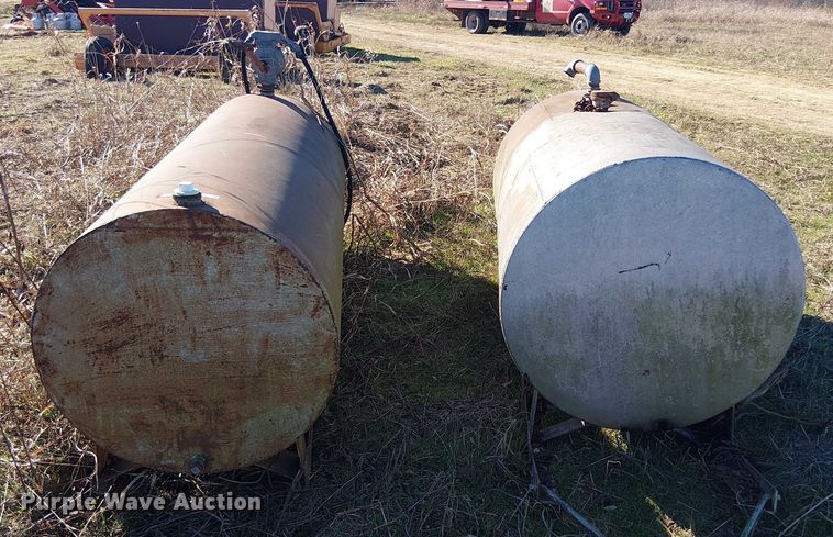 image for item EU0190 Fuel and lube tanks