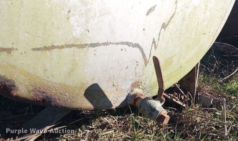 image for item EU0190 Fuel and lube tanks