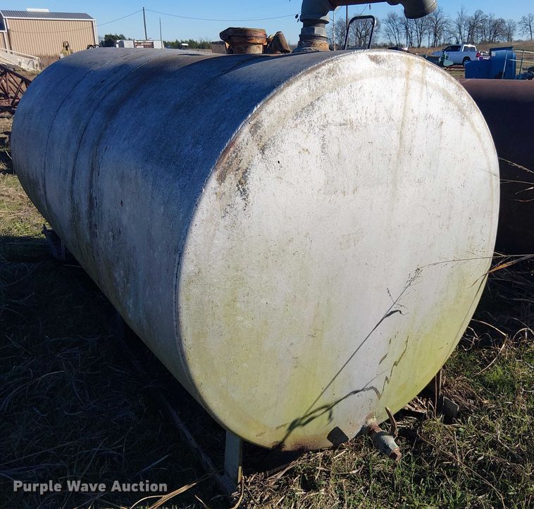 image for item EU0190 Fuel and lube tanks