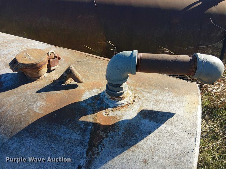 image for item EU0190 Fuel and lube tanks