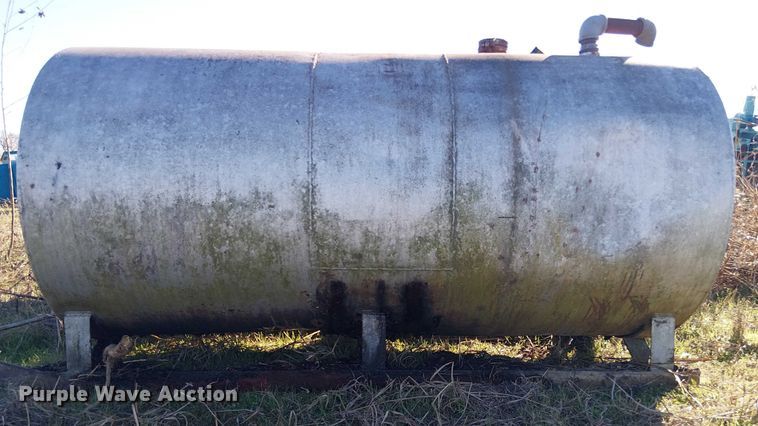 image for item EU0190 Fuel and lube tanks