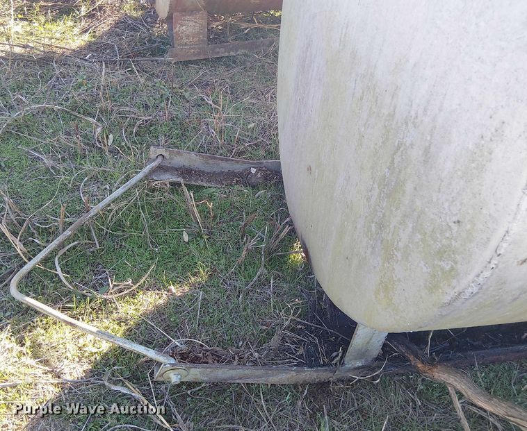 image for item EU0190 Fuel and lube tanks