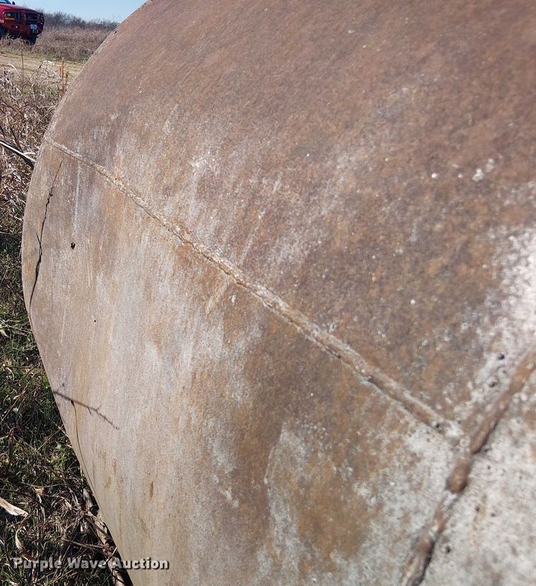 image for item EU0190 Fuel and lube tanks