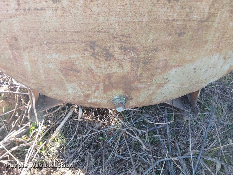 image for item EU0190 Fuel and lube tanks