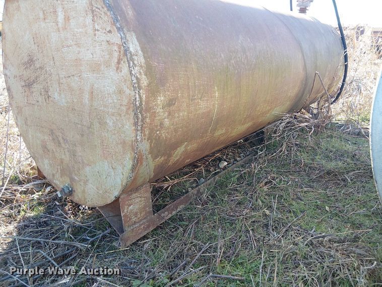 image for item EU0190 Fuel and lube tanks