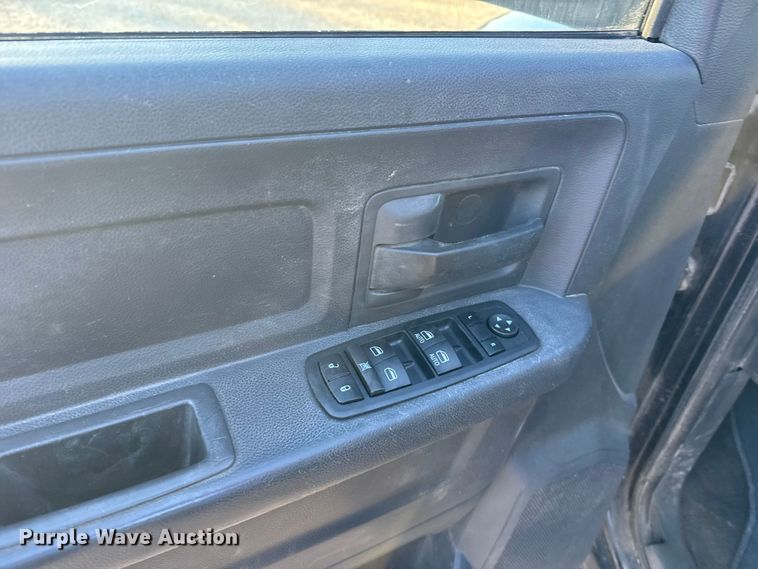 image for item FB0532 2010 Dodge Ram 3500 Crew Cab utility bed pickup truck