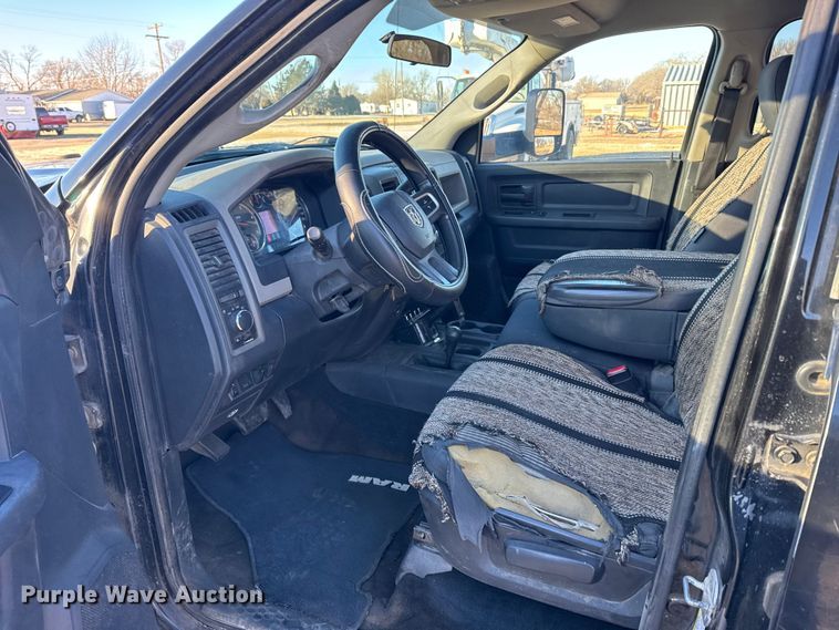 image for item FB0532 2010 Dodge Ram 3500 Crew Cab utility bed pickup truck