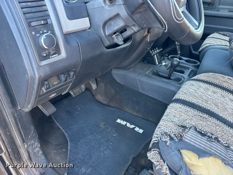 image for item FB0532 2010 Dodge Ram 3500 Crew Cab utility bed pickup truck