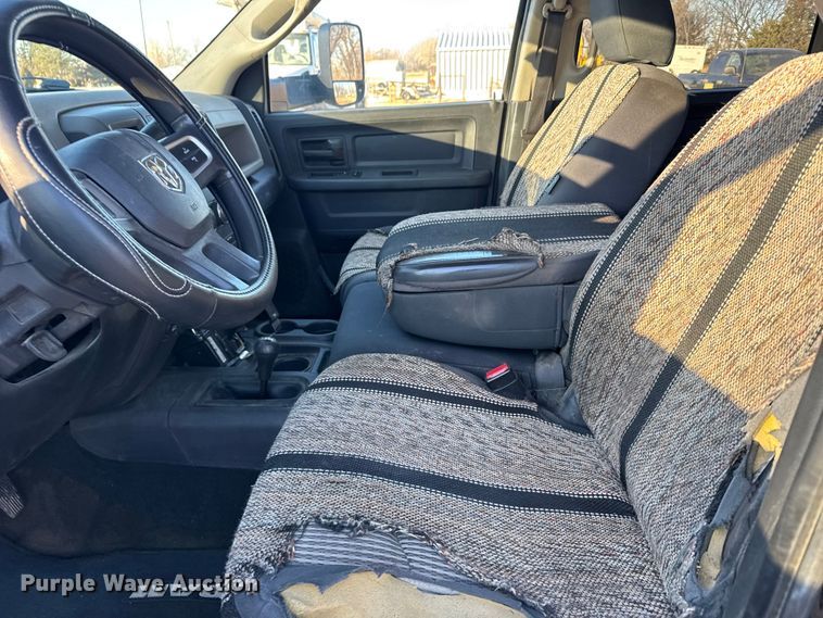 image for item FB0532 2010 Dodge Ram 3500 Crew Cab utility bed pickup truck