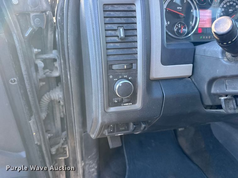 image for item FB0532 2010 Dodge Ram 3500 Crew Cab utility bed pickup truck