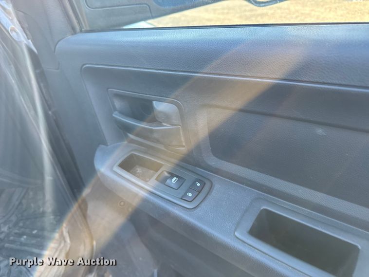 image for item FB0532 2010 Dodge Ram 3500 Crew Cab utility bed pickup truck