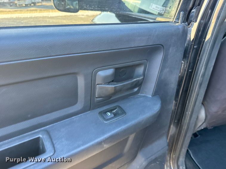 image for item FB0532 2010 Dodge Ram 3500 Crew Cab utility bed pickup truck