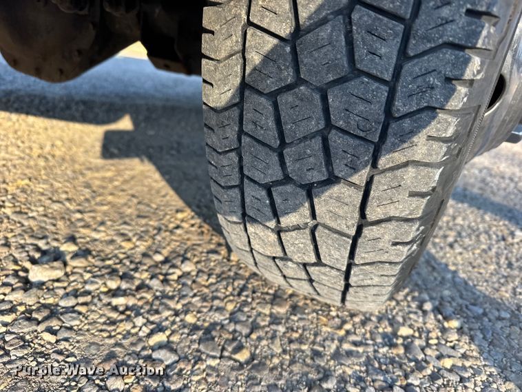 image for item FB0532 2010 Dodge Ram 3500 Crew Cab utility bed pickup truck