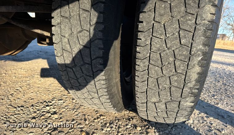 image for item FB0532 2010 Dodge Ram 3500 Crew Cab utility bed pickup truck