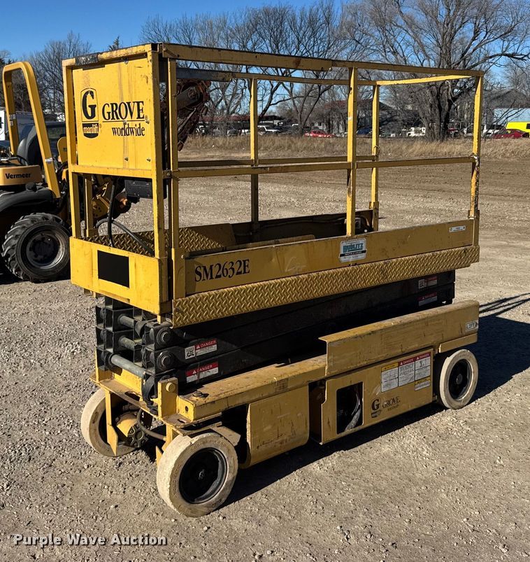 image for item FB0536 Grove SM2632E scissor lift