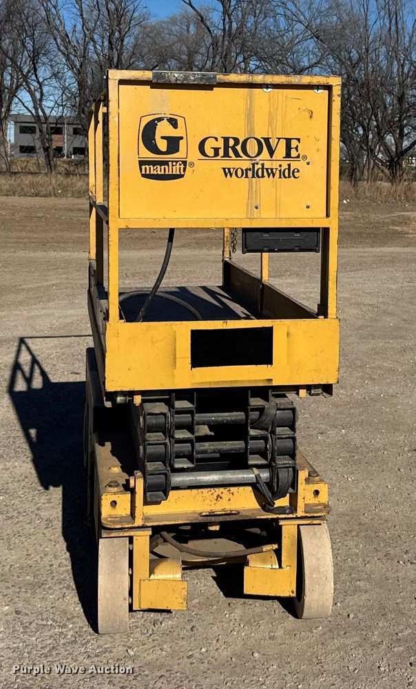 image for item FB0536 Grove SM2632E scissor lift