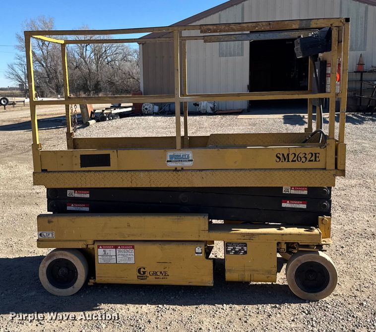 image for item FB0536 Grove SM2632E scissor lift