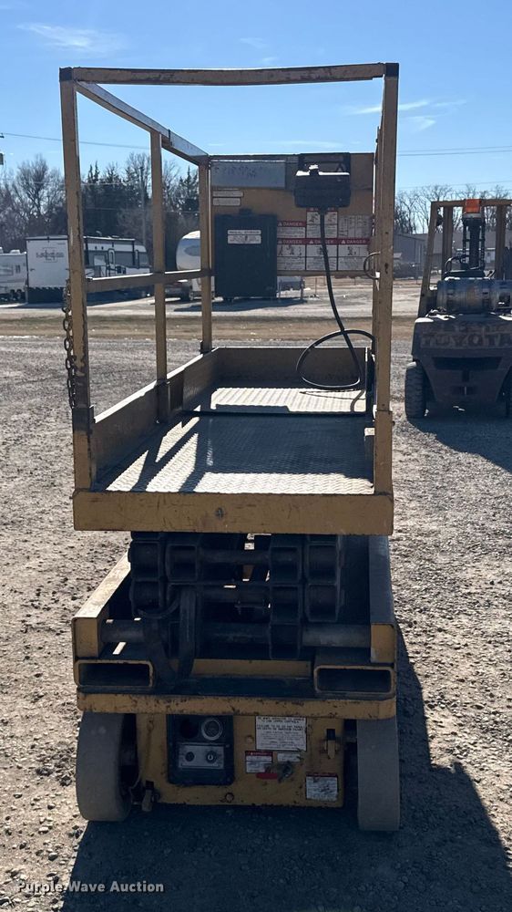 image for item FB0536 Grove SM2632E scissor lift