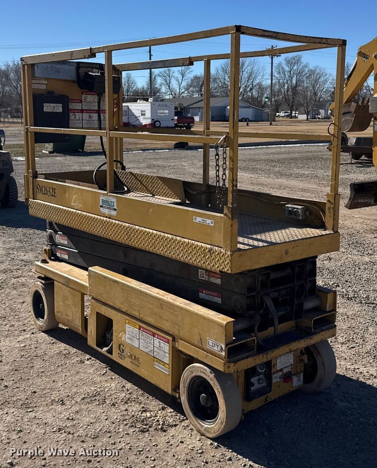 image for item FB0536 Grove SM2632E scissor lift